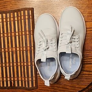 Clove blue 2022 limited edition shoes, size 7.5